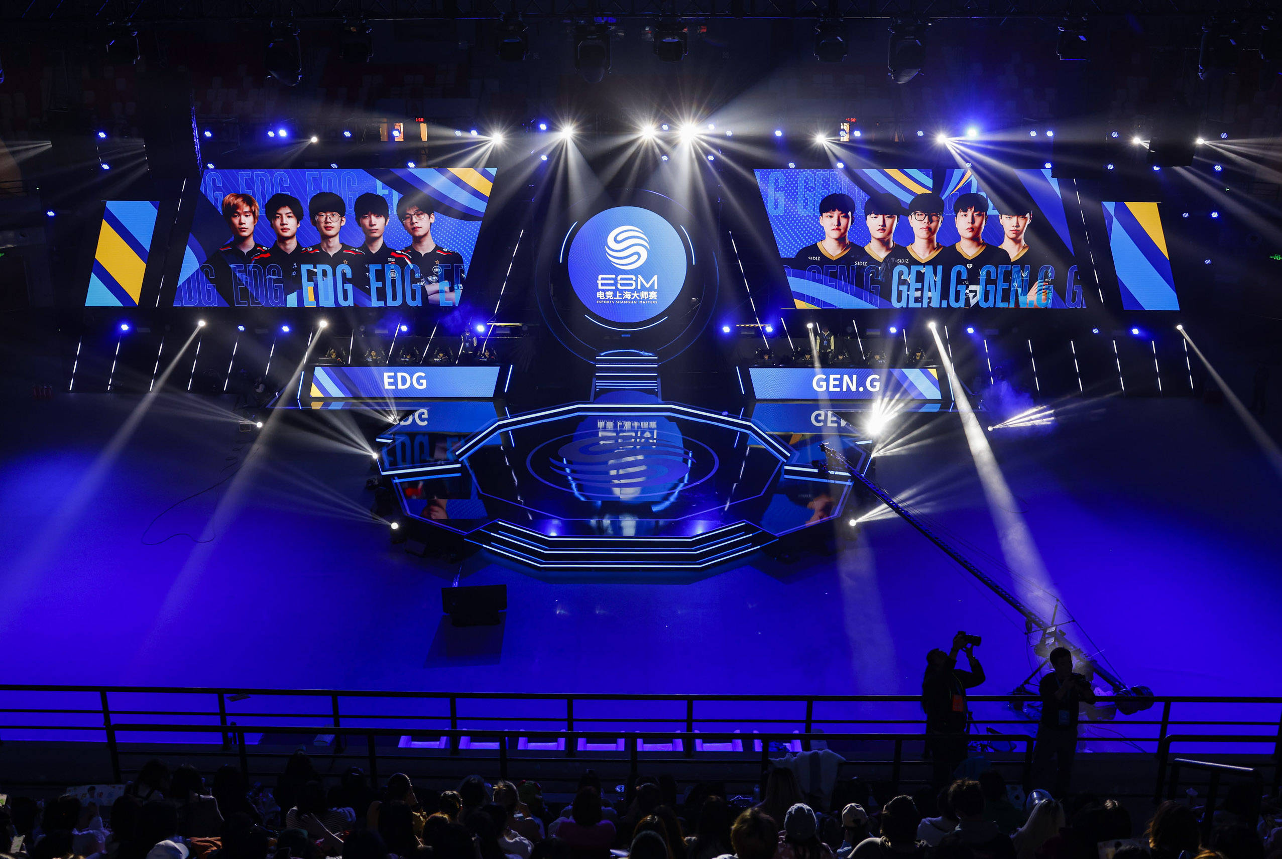 年轻的足球 年轻的足球